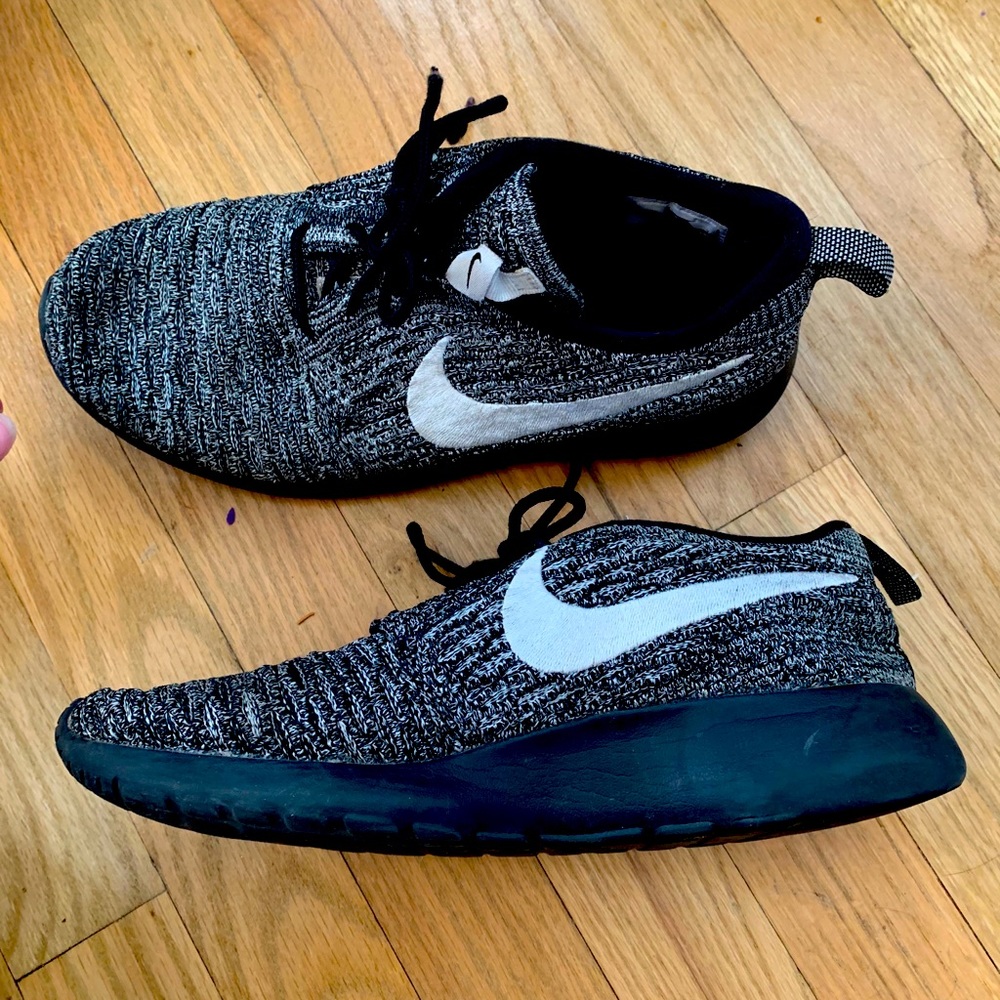 Nike 7.5 women’s fly knit sneakers